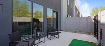 Desert Oasis I Lux Suite w/ Pool by Stadium & Golf