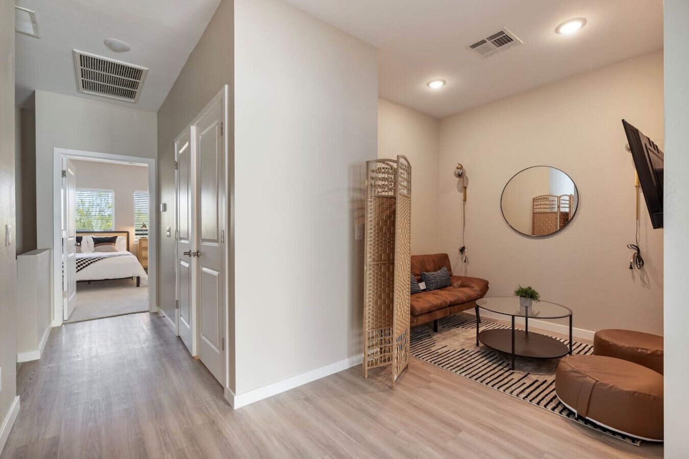 7 bedrooms, desk, iron/ironing board, travel crib