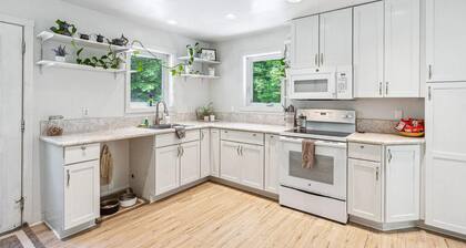 Pet-Friendly, Heart of Quechee - Jay Hill Home