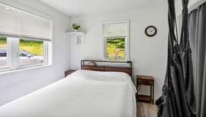 3 多间卧室、熨斗/熨衣板、WiFi、床单