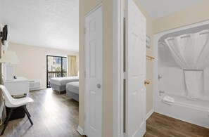 2 chambres, fer et planche à repasser, Wi-Fi, draps fournis