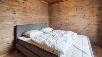 4 bedrooms, free WiFi, bed sheets