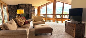 Waterfall House, in the Snake River Canyon
