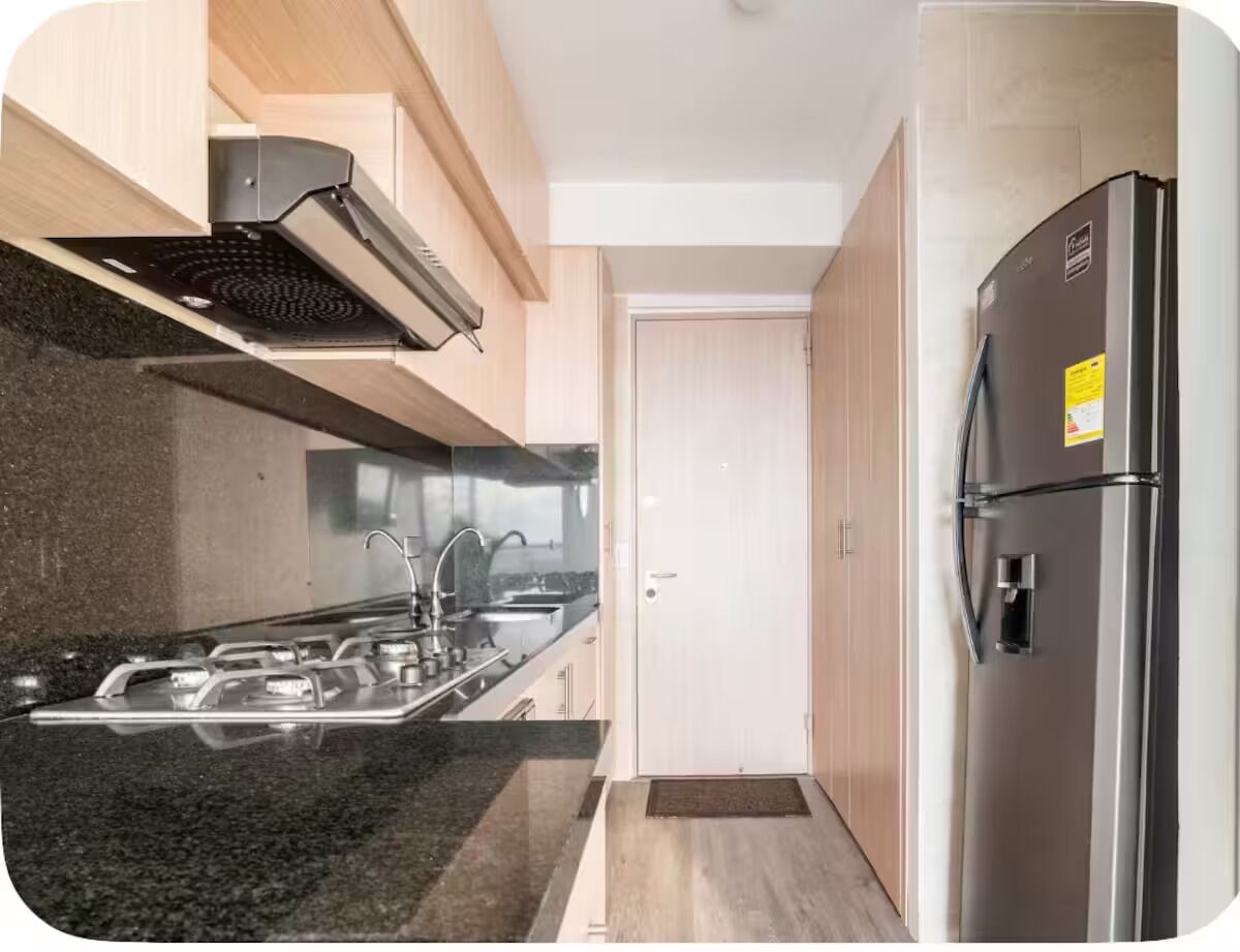 Microwave, oven, coffee/tea maker, cookware/dishes/utensils