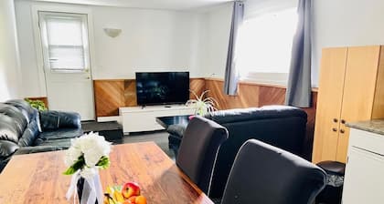 Home Away from Home in Victoria (centrally located)