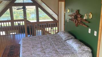 5 bedrooms, iron/ironing board, WiFi, bed sheets