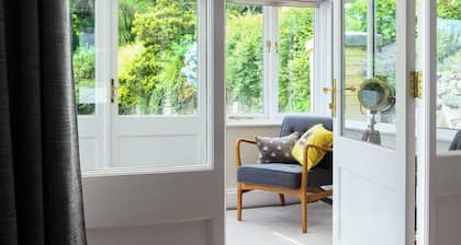 Luxury and spacious family home steps away from UNESCO world heritage harbour