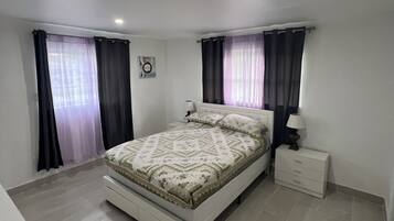 4 bedrooms, iron/ironing board, WiFi, bed sheets