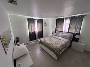 4 chambres, fer et planche à repasser, Wi-Fi, draps fournis