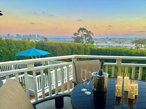 Outdoor dining - Gorgeous City & Bay Views - Minutes to Downtown (San Diego)