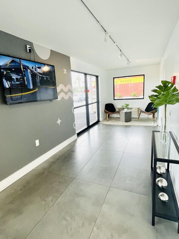 Exterior - 1/1 Condo-hotel With Double bed and Community Pool Miles From Disney! (Kissimmee)