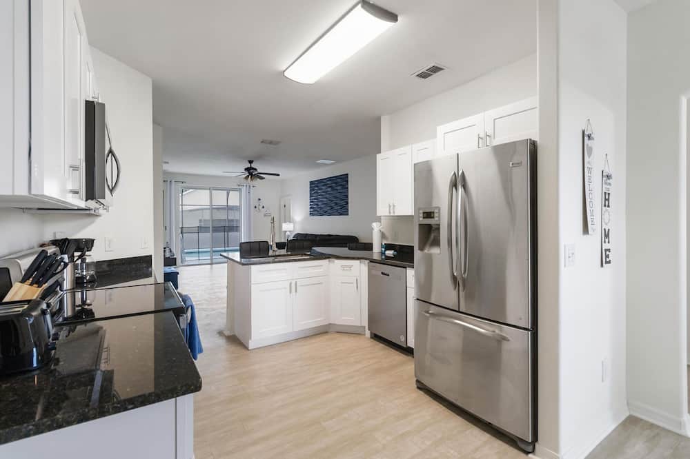 5/3 Pool Home Located in Sunset Ridge Community! - ChampionsGate Golf Club, FL