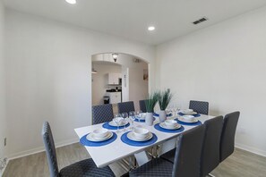 Exterior - 5/3 Pool Home Located in Sunset Ridge Community! (Davenport)