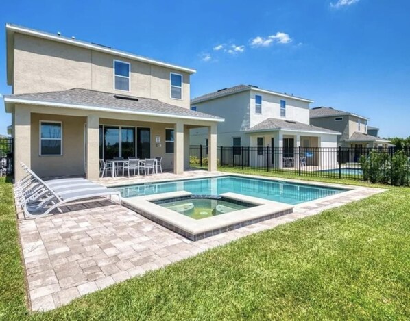 Exterior - Amazing 4/3 Home at Reunion!! With Private Pool, Near Disney and Universal!! (Kissimmee)