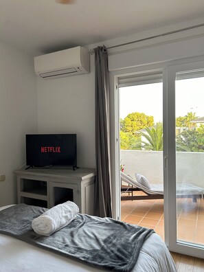 2 chambres, fer et planche à repasser, Wi-Fi, draps fournis