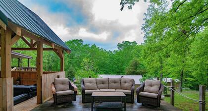Cozy cabin with 3 bedrooms and WiFi, peaceful Nancy