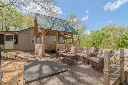 Cozy cabin with 3 bedrooms and WiFi, peaceful Nancy