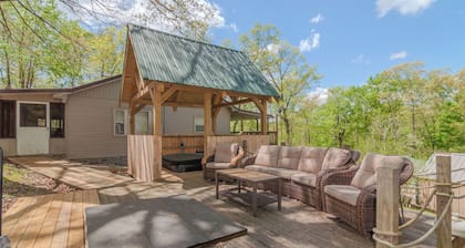 Cozy cabin with 3 bedrooms and WiFi, peaceful Nancy
