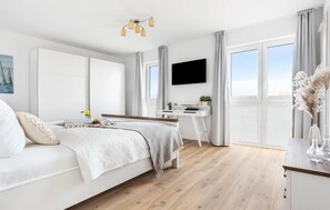 A modern bedroom with a bed, a desk, and a TV. - Stunning apartment in Olpenitz with sauna (Olpenitz)