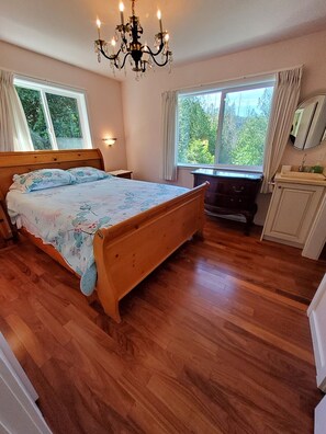 5 bedrooms, free WiFi, bed sheets