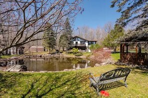 Property grounds - Luxurious & Serene 2 Acre Mountain Cabin Retreat - 3 Bedrooms - Fully stocked  (Jewett)