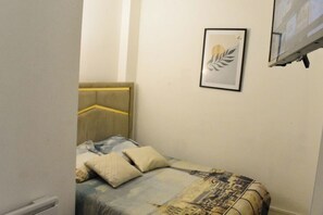 1 bedroom, iron/ironing board, WiFi, bed sheets - Cosy studio 20 minutes from Paris (Arnouville)