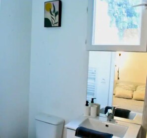 Hair dryer, towels, toilet paper - Cosy studio 20 minutes from Paris (Arnouville)