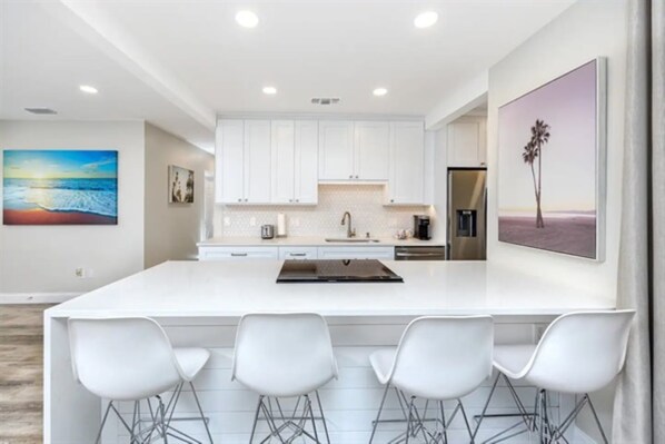 Fridge, microwave, oven, stovetop - Endless Summer in Clearwater-HeatedPool-Golf-Beach (Clearwater)