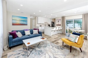 Smart-TV, Kamin, Videospiele, Tischfußball