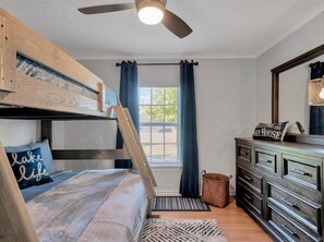4 bedrooms, WiFi, bed sheets