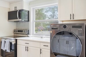 Geladeira, micro-ondas, fogão, cooktop