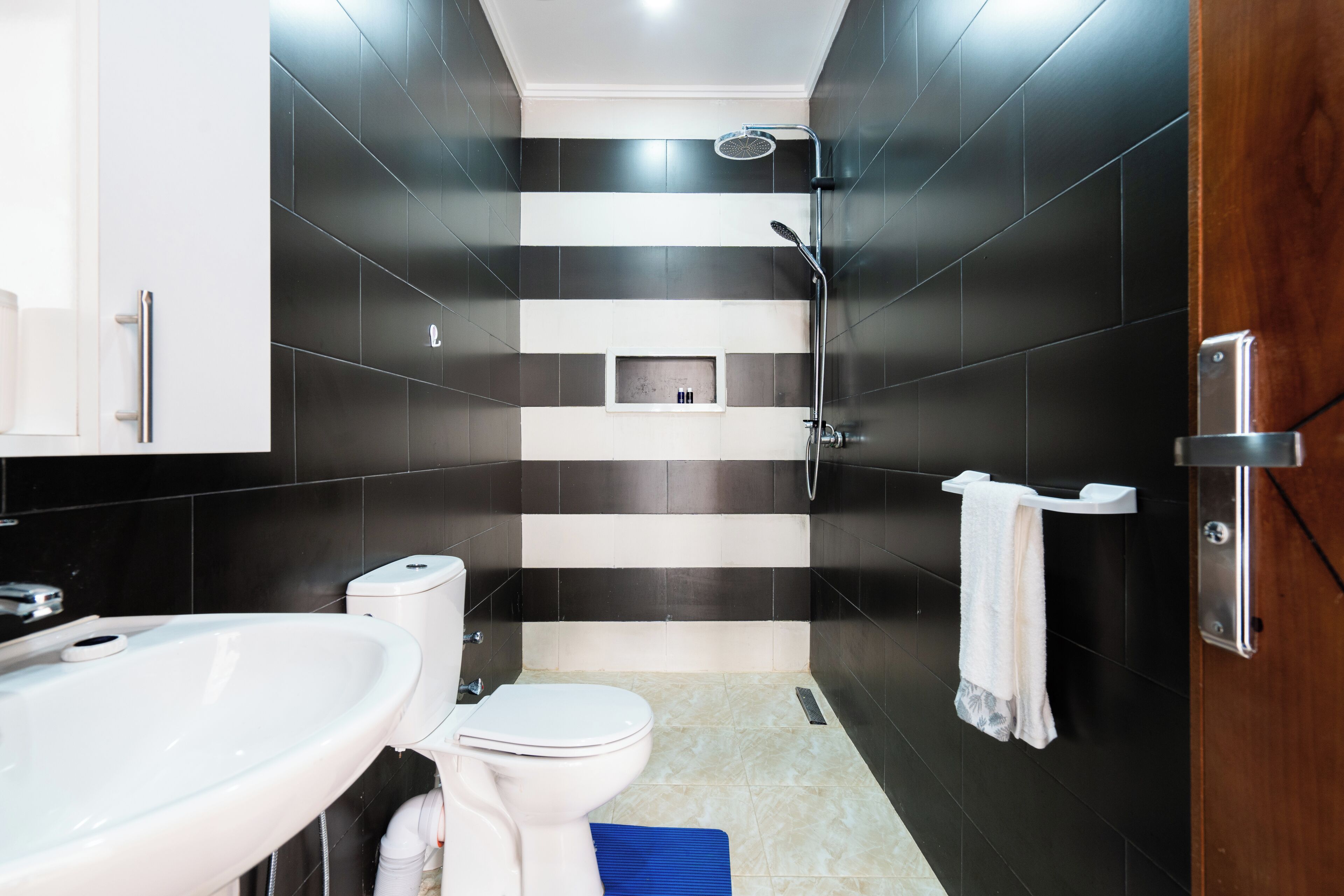 Shower, towels, soap, shampoo
