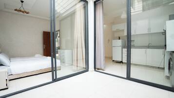 2 bedrooms, travel crib, free WiFi, bed sheets