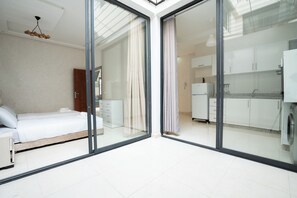 2 bedrooms, travel cot, free WiFi, bed sheets - Apartment Near the Beach (Bouznika)