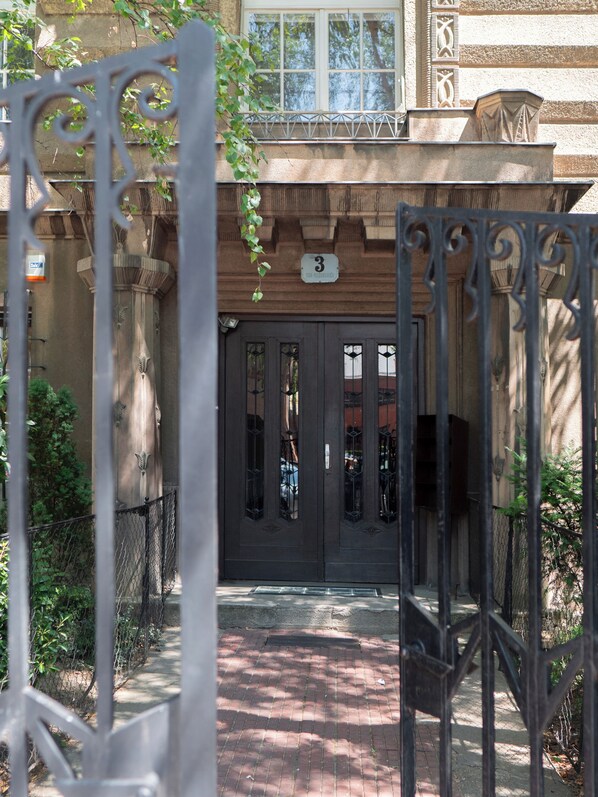 Exterior detail - Downtown Beauty Twins Apartment - luxury accommodation in the Zagreb city center (Zagreb)