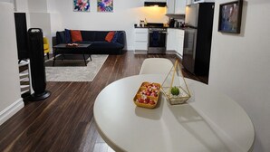 A compact living space with a dining area, kitchenette, and a sofa. - Private apartment in Moncton (Moncton)
