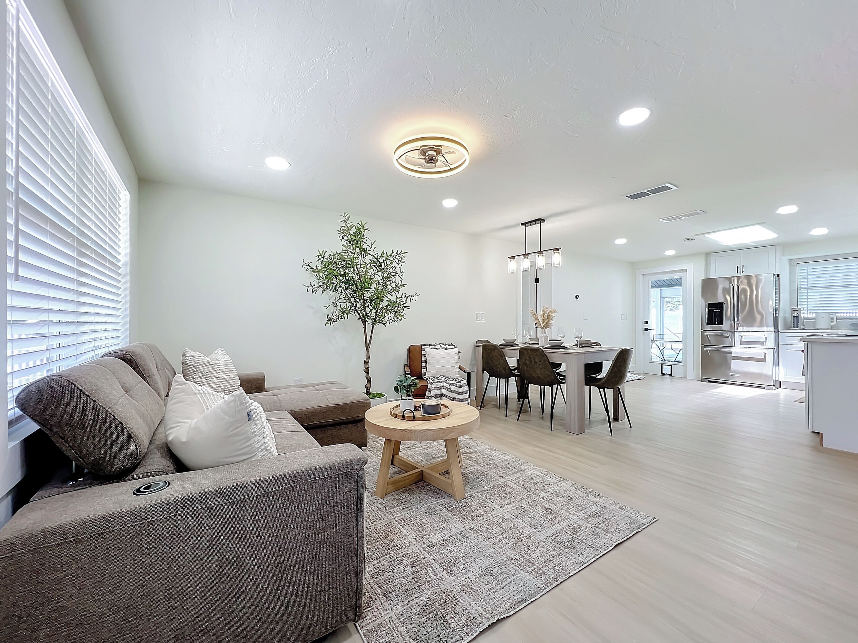 Smart TV, fireplace, ping pong, books