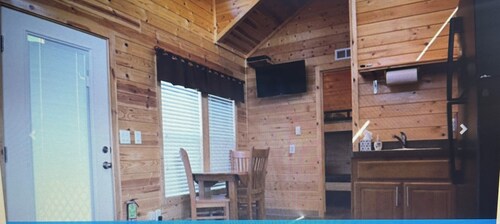 Charming 2-bedroom cabin in St Mary’s Glacier