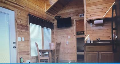 Charming 2-bedroom cabin in St Mary’s Glacier