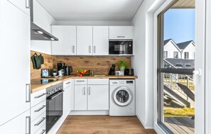 Fridge, oven, stovetop, dishwasher