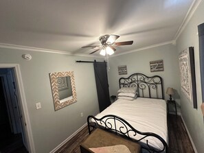 2 bedrooms, iron/ironing board, free WiFi