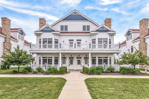 Edgewater Villa: 4 Bedroom, Sleeps 14!