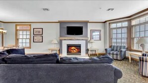 Unclassified image, 3 of 29, button - Edgewater Villa: 4 Bedroom, Sleeps 14! (Sheboygan)