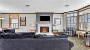 Televisie en een open haard