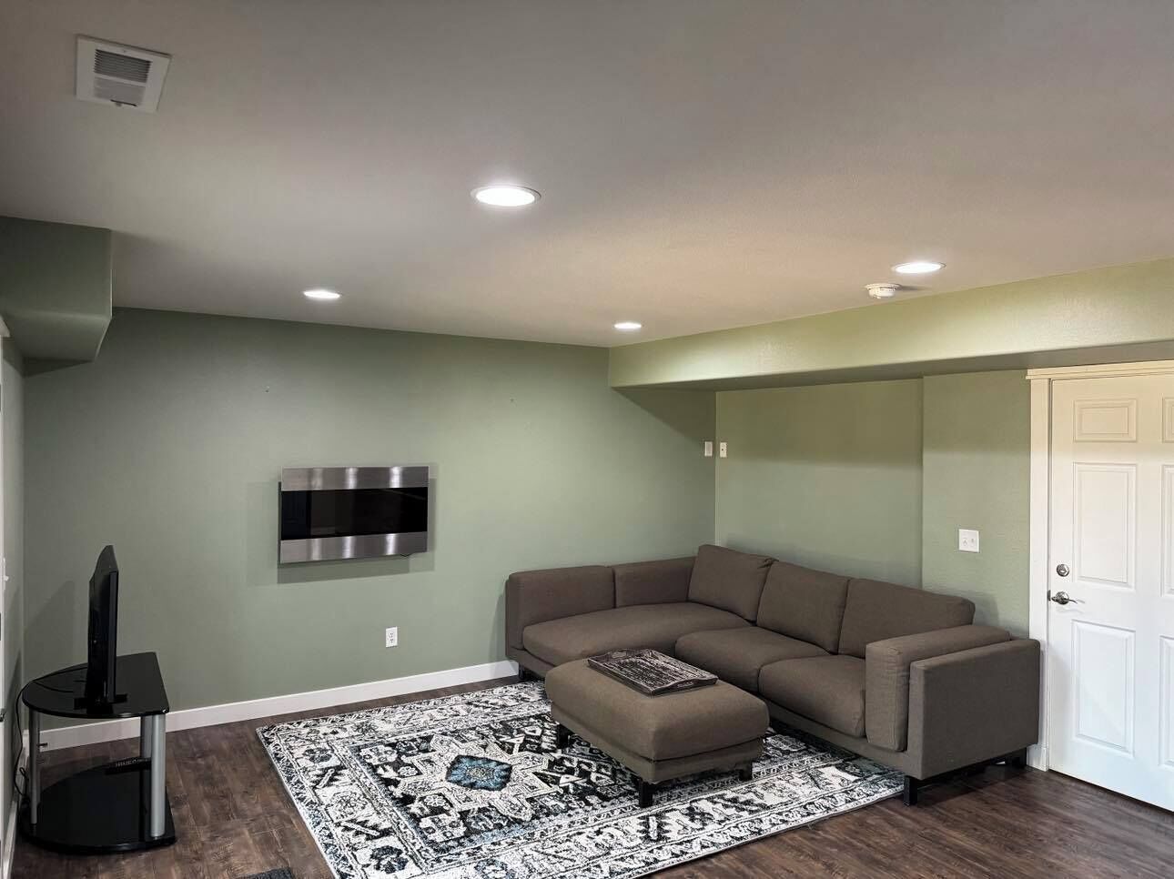 Clean, safe, and private fully furnished 1-bedroom walk out basement in Loveland