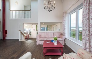 TV, fireplace - Amazing home in Gelting (Gelting)