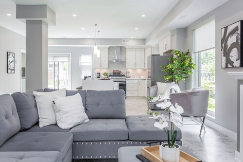 Welcome to Lake House by Lis, where stunning lake views and serene sunsets await