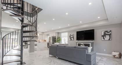 Welcome to Lake House by Lis, where stunning lake views and serene sunsets await