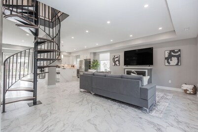 Welcome to Lake House by Lis, where stunning lake views and serene sunsets await