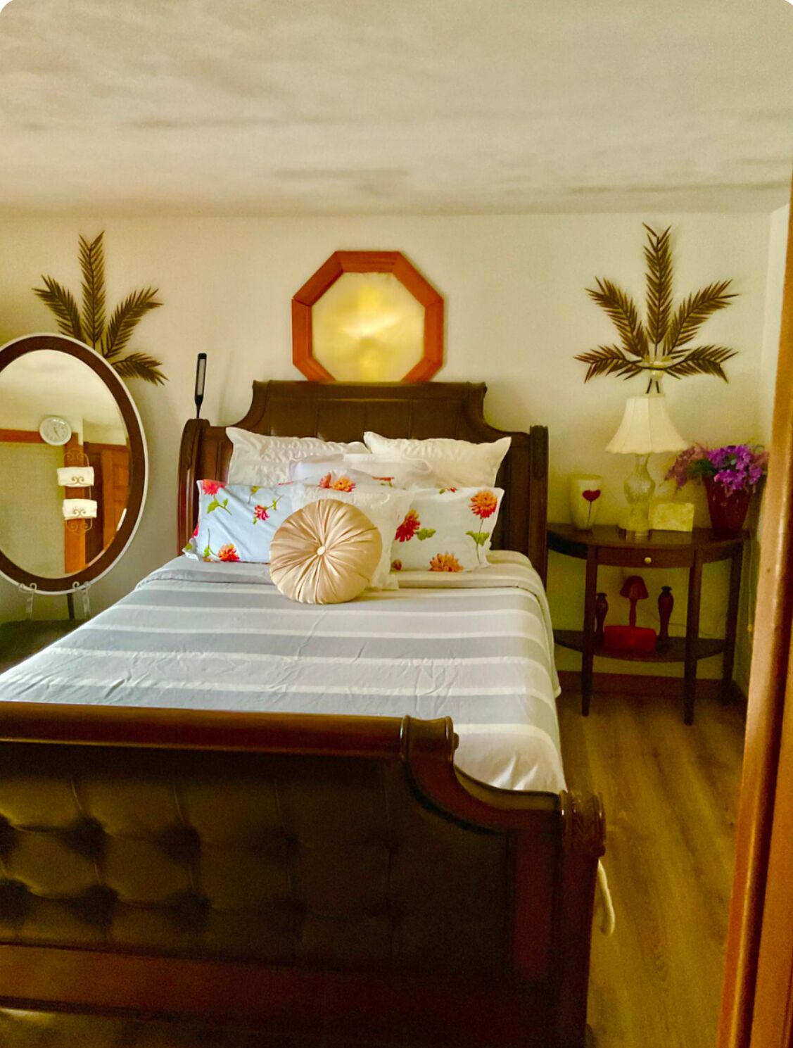 1 cozy room in shared house  in charming Selden with AC, WiFi